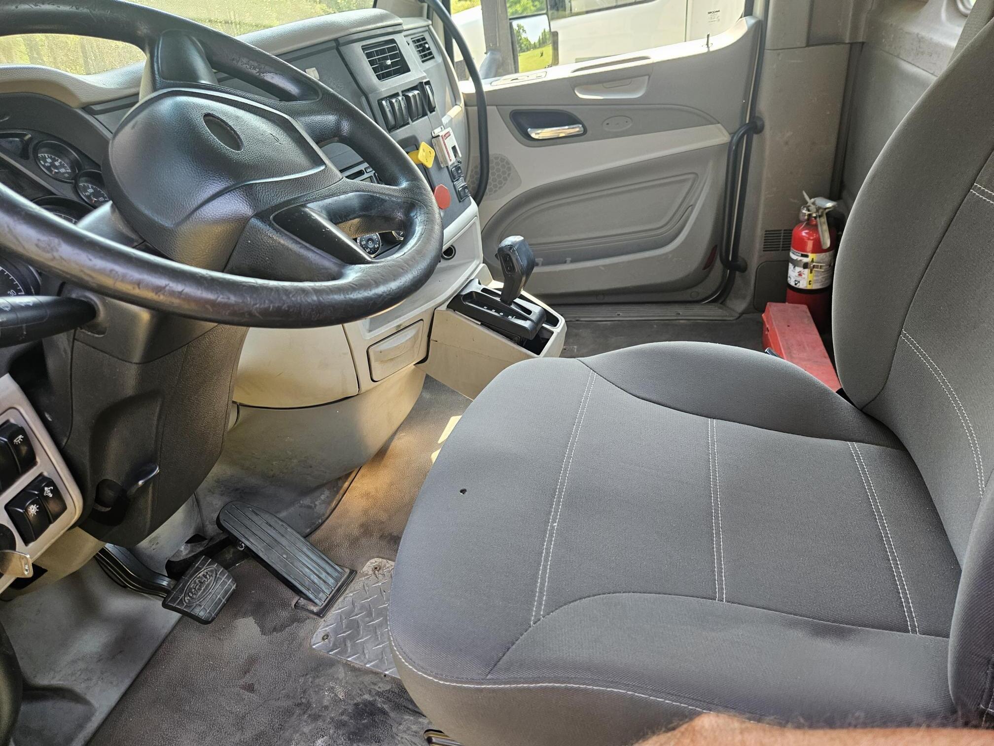 2018 PETERBILT 579 - Image 6